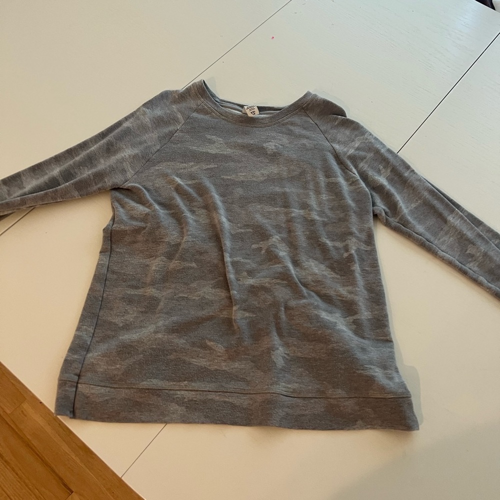 Athleta girl grey camo long sleeve size XXL